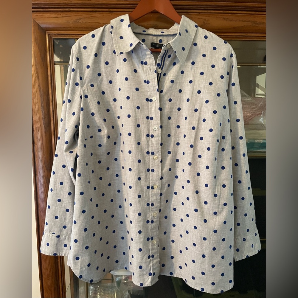 Women’s Long Sleeve, Light Gray Button Front Blouse With Navy Polka Dots. 2X NWT